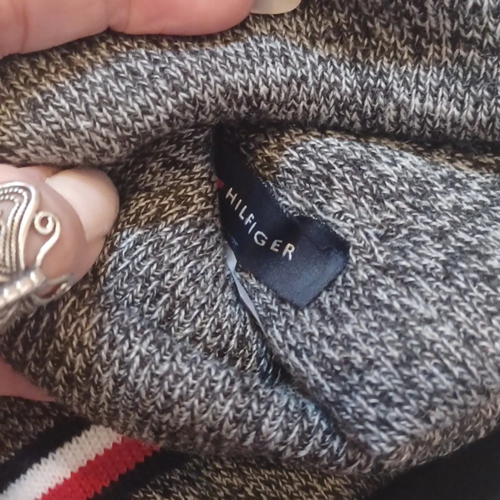 NIB Unisex Tommy Hilfiger Scarf & Hat Set - Picture 3 of 5